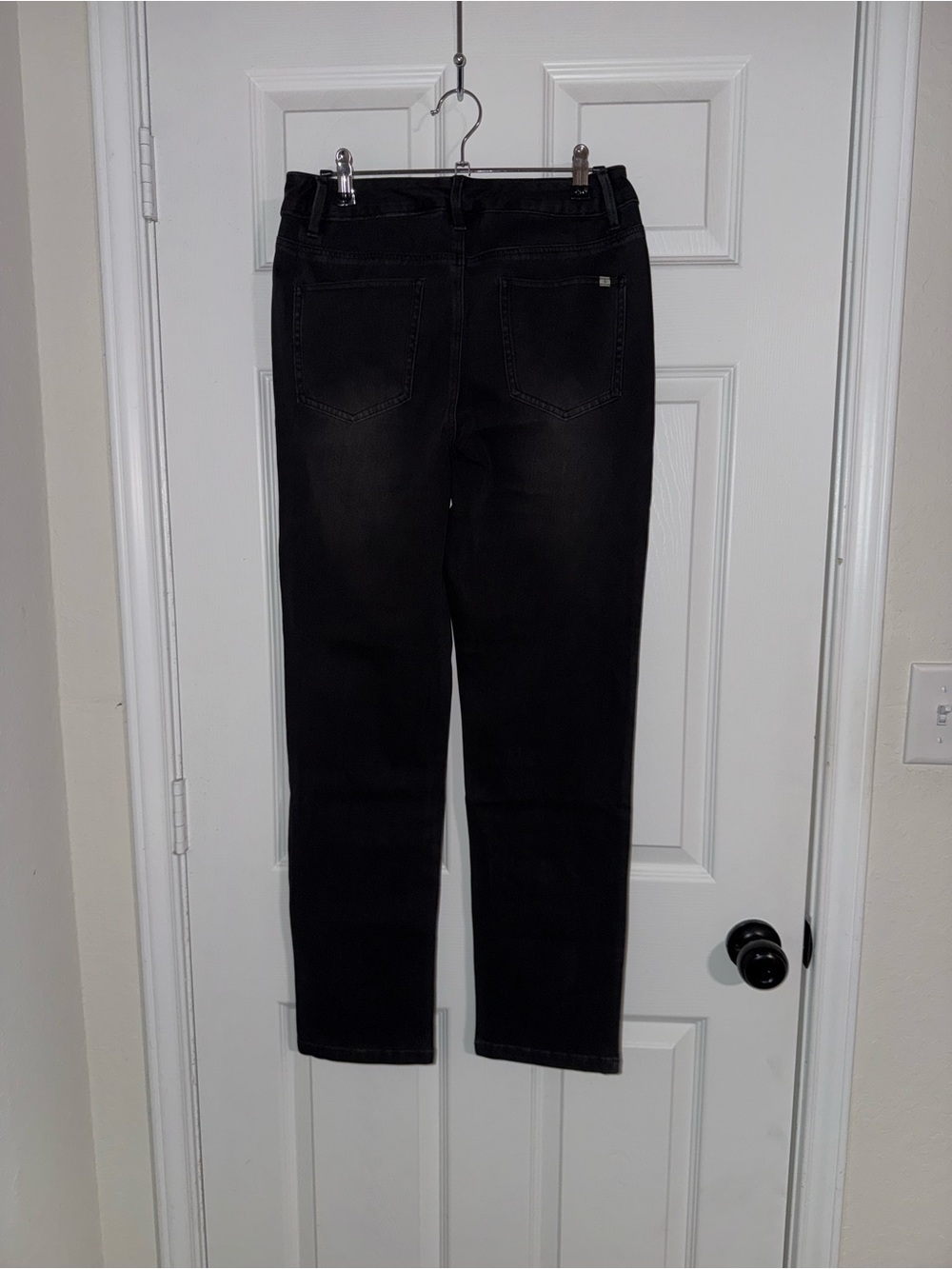 HALARA Black Straight-Leg Women's Pants with Back Pockets